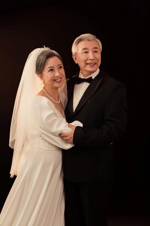 20对金婚夫妻集体秀恩爱