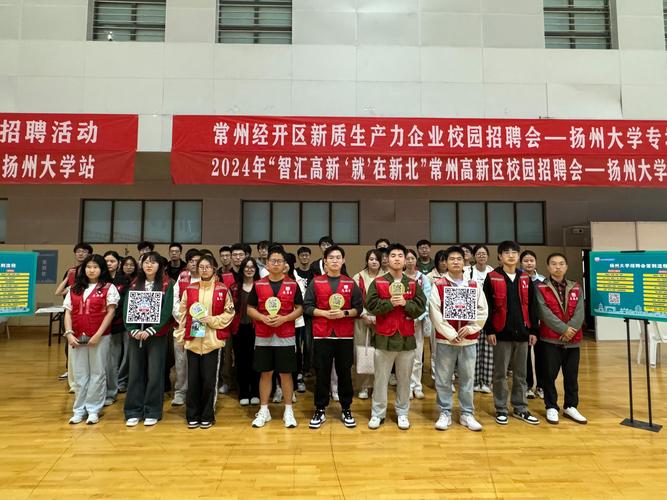 从校园驿站到大型招聘会:上外师生公益服务求职者