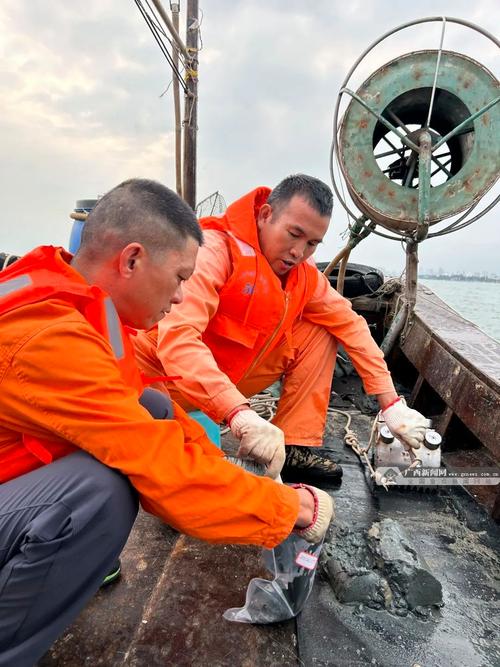 广西首个海洋浮标地震观测站在北部湾海域布放