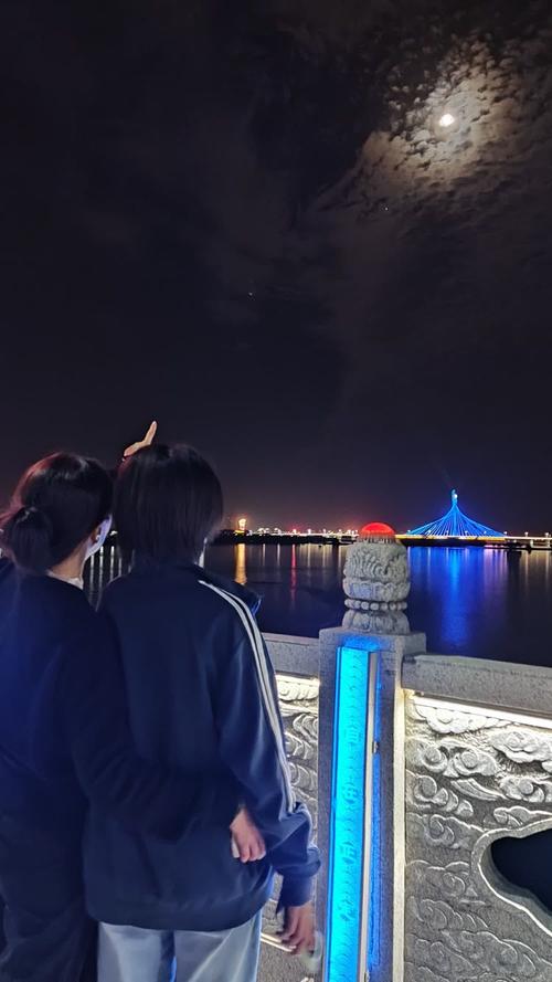 赏月观景滹沱河