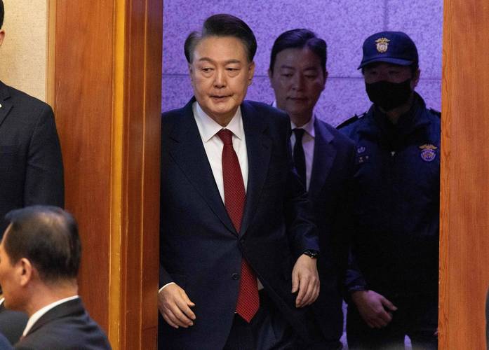 韩国政治纷争愈演愈烈 民众集会呼吁法院通过尹锡悦弹劾案