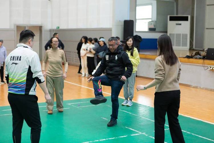 湖南铁科职院:以毽为媒 共享“毽”康快乐