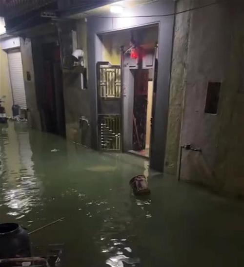 广东陆丰多个乡镇出现海水倒灌,官方:未来两天需持续观察,建议居民减少外出