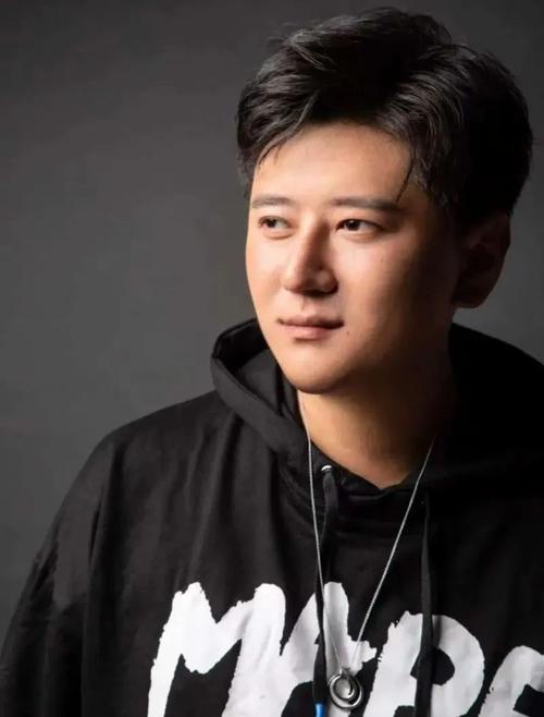 突传消息:他在家中去世,曾在央视亮相!年轻粉丝们痛惜:没等到毕业赚钱……